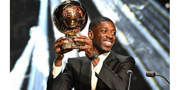 Drei Spieler tragen das Erbe des Fußballs über Jahrzehnte hinweg fort Drei Spieler tragen das Erbe des Fußballs über Jahrzehnte hinweg fort